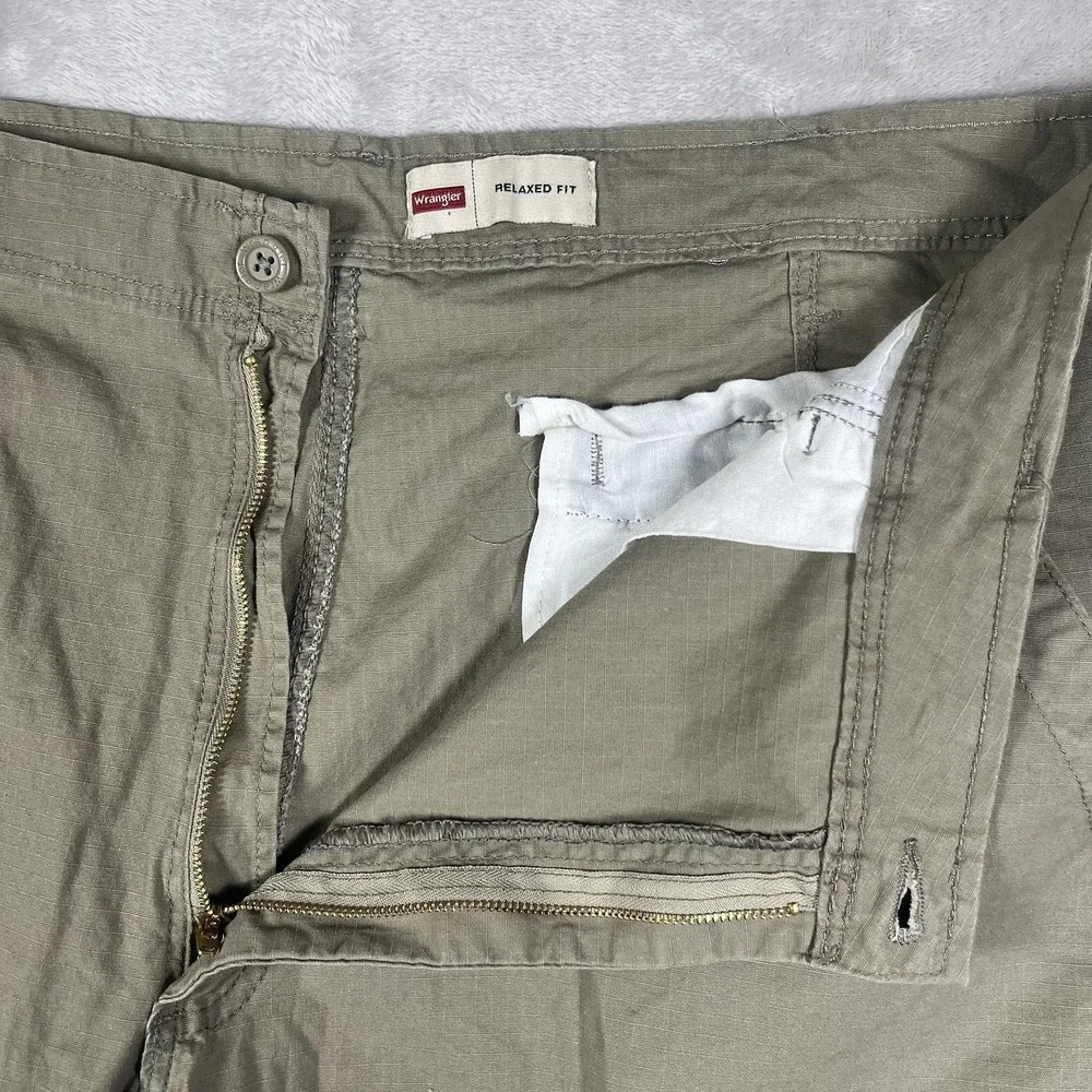 Wrangler Pants Men 40x32 Relaxed Fit Tan Cargo Flex Work Stretch Comfort Ripstop